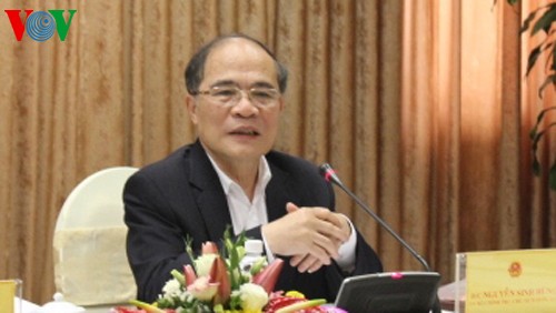 Parlamentspräsident Nguyen Sinh Hung reist zur IPU-Vollversammlung in die Schweiz - ảnh 1